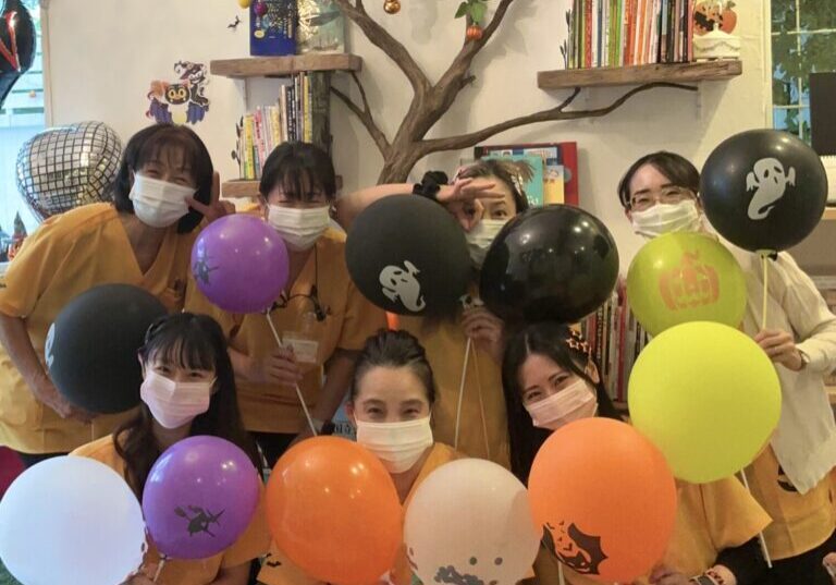 院長を含むスタッフ7人の集合写真